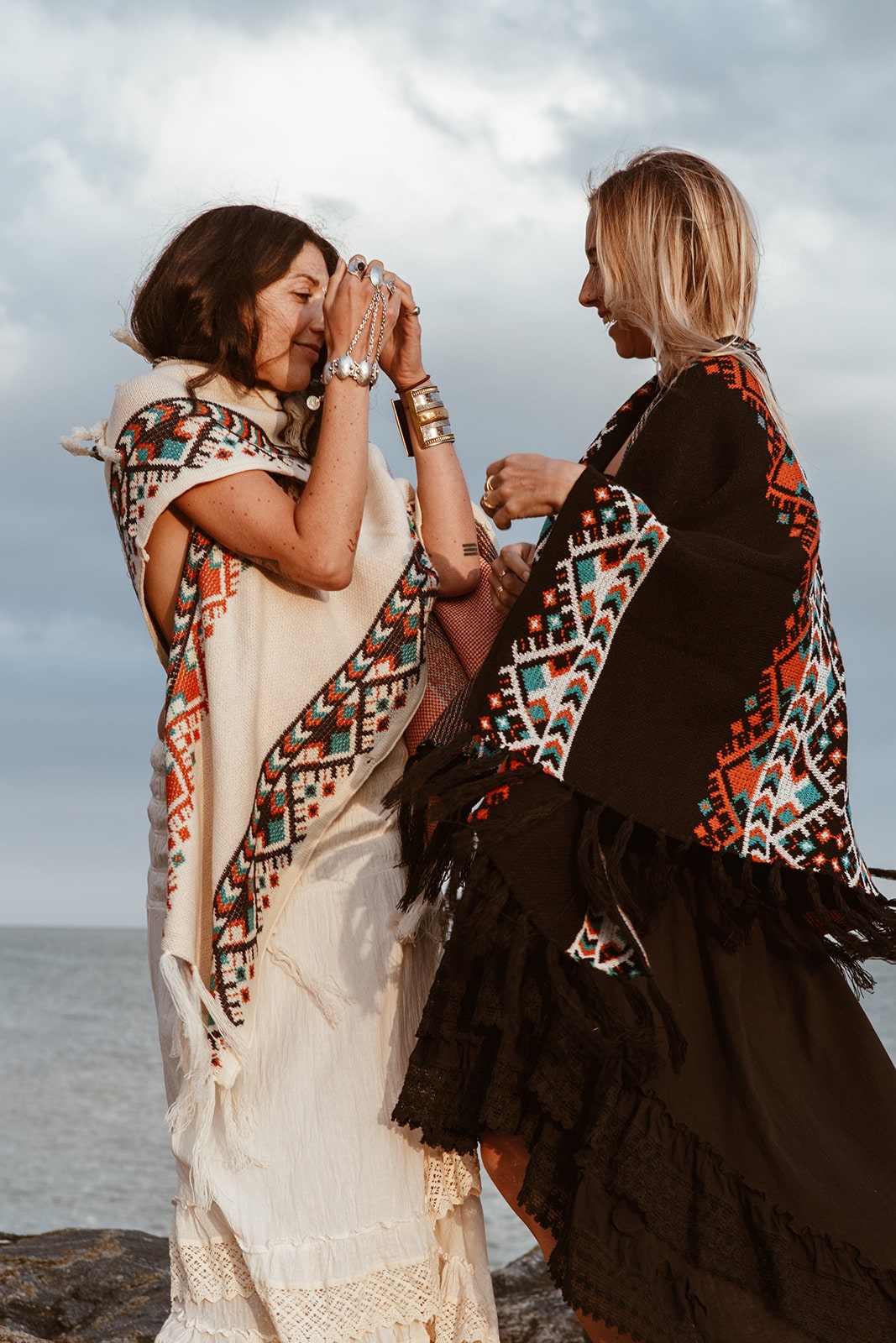 Dakota Poncho Black