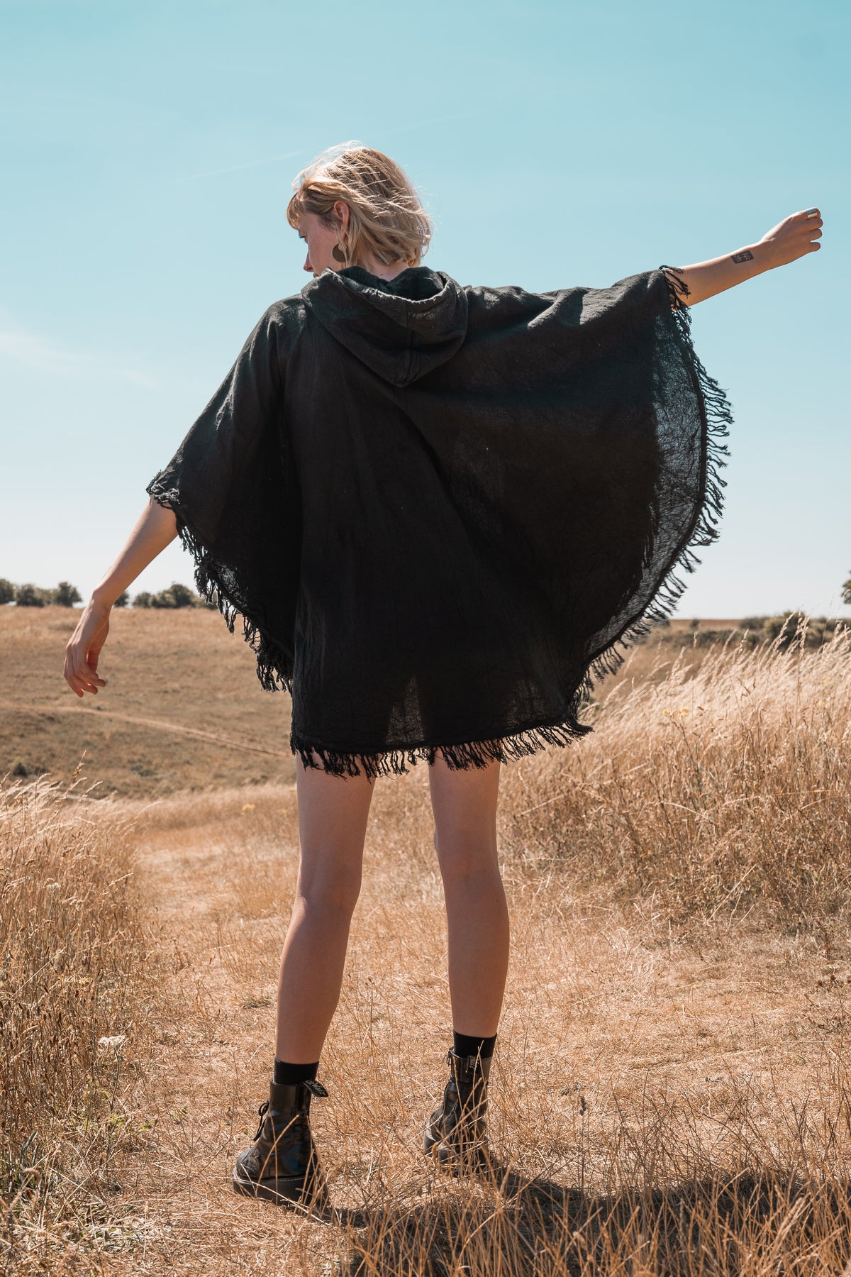 Gato Poncho Black